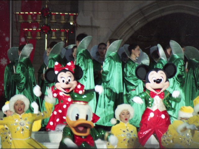 ミニー、ドナルド、ミッキー（ミッキーのメリークリスマス）