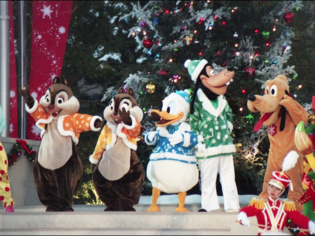 デール、チップ、ドナルド、グーフィー、プルート（ミッキーのメリークリスマス）
