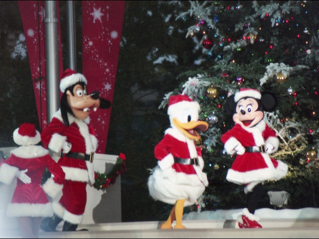 グーフィー、ドナルド、ミニー（ミッキーのメリークリスマス）