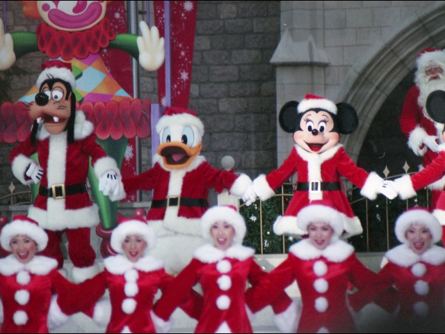 グーフィー、ドナルド、ミニー（ミッキーのメリークリスマス）
