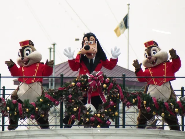 チップ、グーフィー、デール（クリスマス・ホリデー・イン・ニューヨーク）