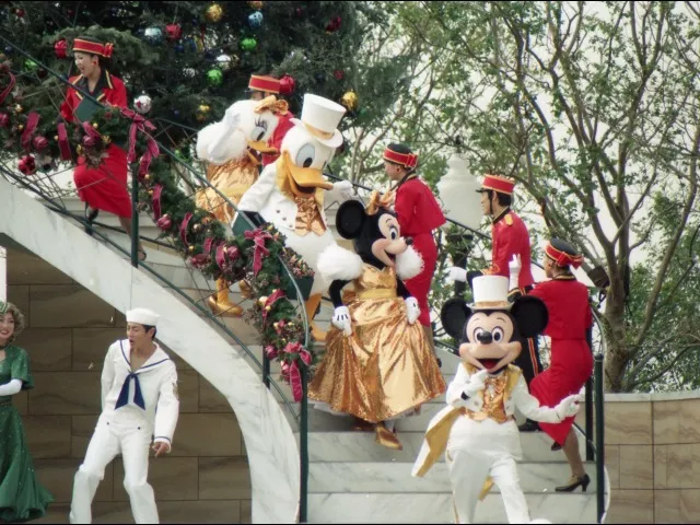 ミッキー、ミニー、ドナルド、デイジー（クリスマス・ホリデー・イン・ニューヨーク）