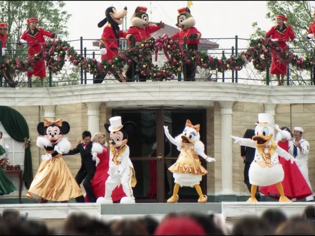グーフィー、チップ、デール、ミニー、ミッキー、デイジー、ドナルド（クリスマス・ホリデー・イン・ニューヨーク）