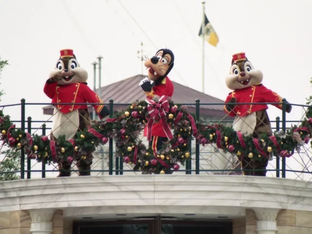 チップ、グーフィー、デール（クリスマス・ホリデー・イン・ニューヨーク）