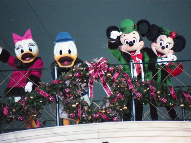 デイジー、ドナルド、ミッキー、ミニー（クリスマス・ホリデー・イン・ニューヨーク）