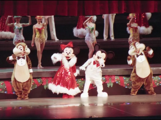 デール、ミニー、ミッキー、チップ（アンコール！ クリスマスバージョン）