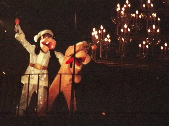 グーフィーとプルート（キャンドルライト・リフレクションズ）