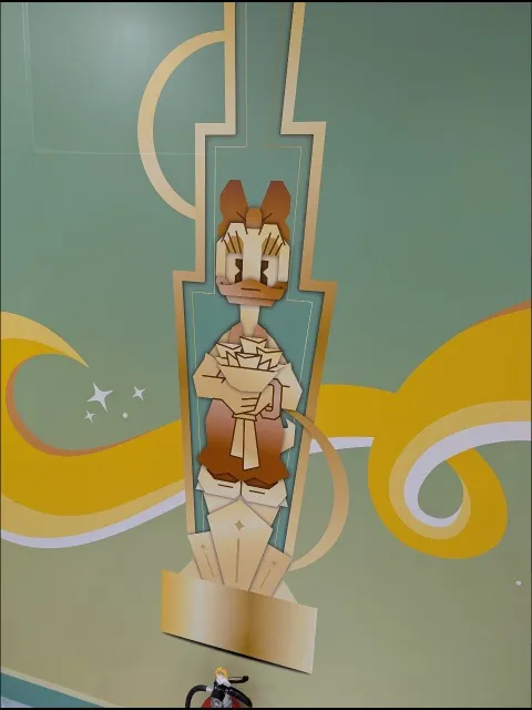 デイジー柱(ディズニーストア)
