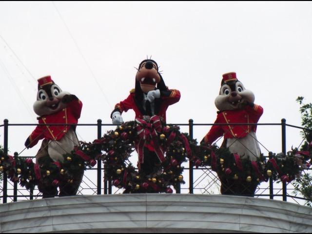 チップ、グーフィー、デール（クリスマス・ホリデー・イン・ニューヨーク）
