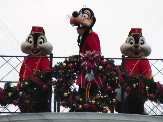 チップ、グーフィー、デール（クリスマス・ホリデー・イン・ニューヨーク）