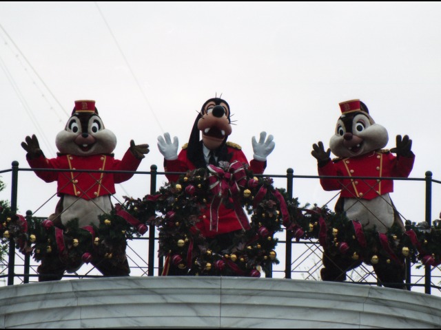 チップ、グーフィー、デール（クリスマス・ホリデー・イン・ニューヨーク）