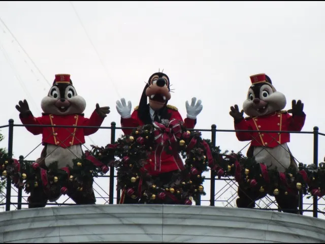 チップ、グーフィー、デール（クリスマス・ホリデー・イン・ニューヨーク）