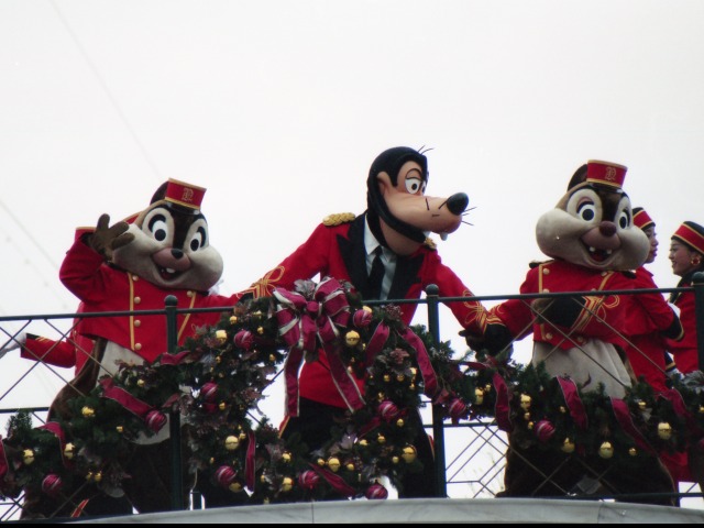 チップ、グーフィー、デール（クリスマス・ホリデー・イン・ニューヨーク）