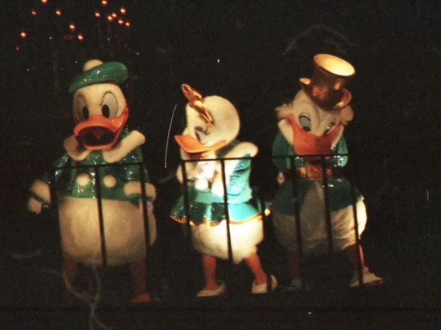 ドナルド、デイジー、スクルージ（キャンドルライト・リフレクションズ）