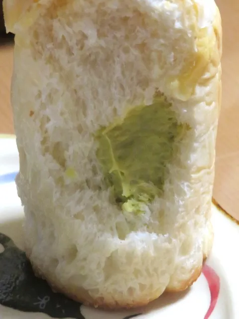 王様のクリームパン ピスタチオ 断面（王様のクリームパン by麦香房epi）