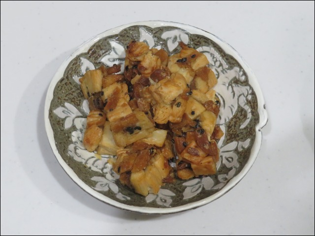 芋けんぴのキューブパイ 黒ごま（OIMO）