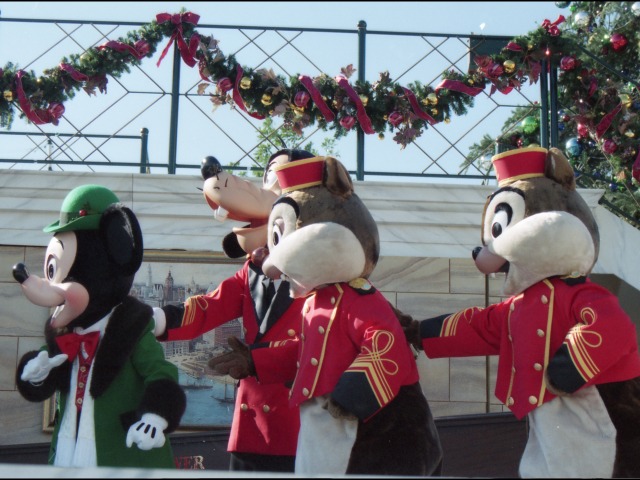 ミッキー、グーフィー、チップ、デール（クリスマス・ホリデー・イン・ニューヨーク）