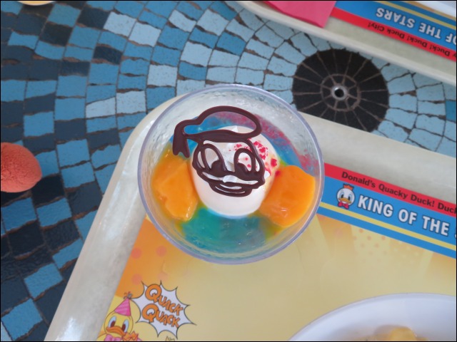 バニラムース＆レモンクリーム（マンゴー、トロピカルソース） 上面（プラザパビリオン・レストラン）