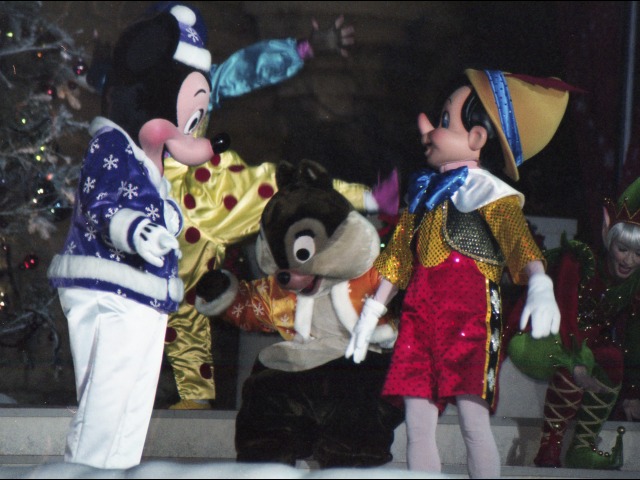 ミッキー、チップ、ピノキオ（ミッキーのメリークリスマス）