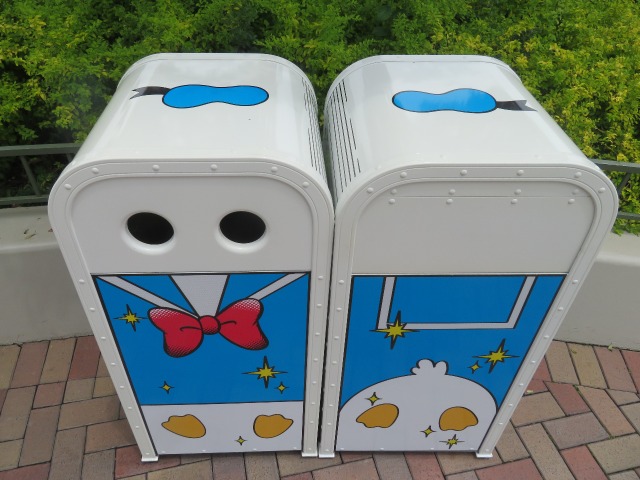 ドナルドのゴミ箱（ディズニー・パルパルーザ“ドナルドのクワッキー・ダック！ダック！ダックシティ！”）