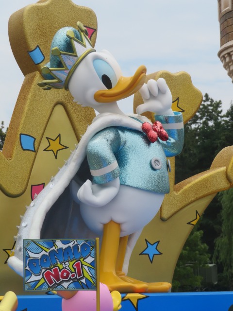王様ドナルドダック（ディズニー・パルパルーザ“ドナルドのクワッキー・ダック！ダック！ダックシティ！”）