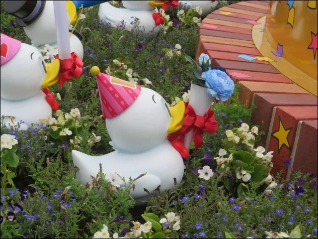 花束ダック（ディズニー・パルパルーザ“ドナルドのクワッキー・ダック！ダック！ダックシティ！”）