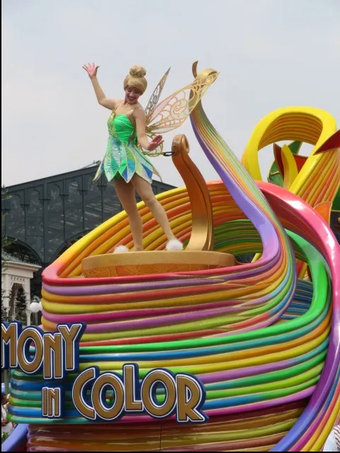 先頭フロート（ディズニー・ハーモニー・イン・カラー）
