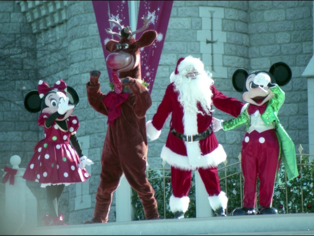 ミニー、トナカイ、サンタ、ミッキー（ミッキーのメリークリスマス）
