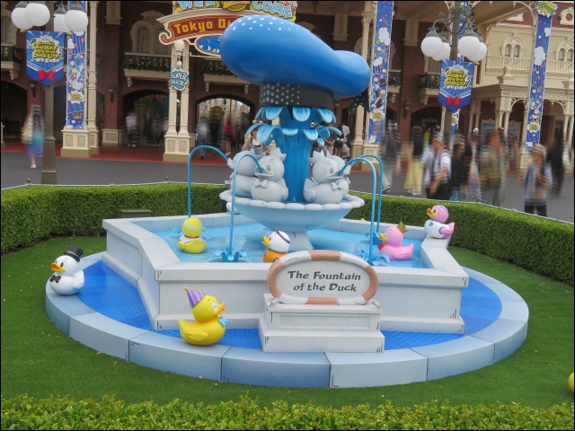 アヒルの噴水（ディズニー・パルパルーザ“ドナルドのクワッキー・ダック！ダック！ダックシティ！”）
