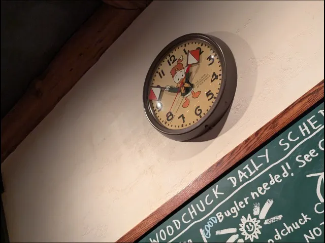 フラッグ上げ下げ時計(キャンプ・ウッドチャック・キッチン)