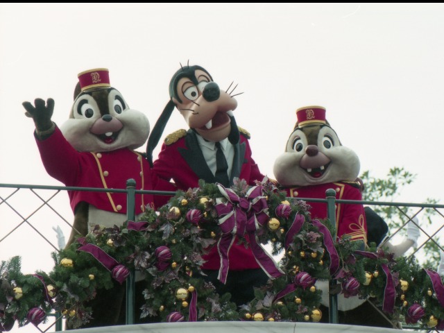 チップ、グーフィー、デール（クリスマス・ホリデー・イン・ニューヨーク）