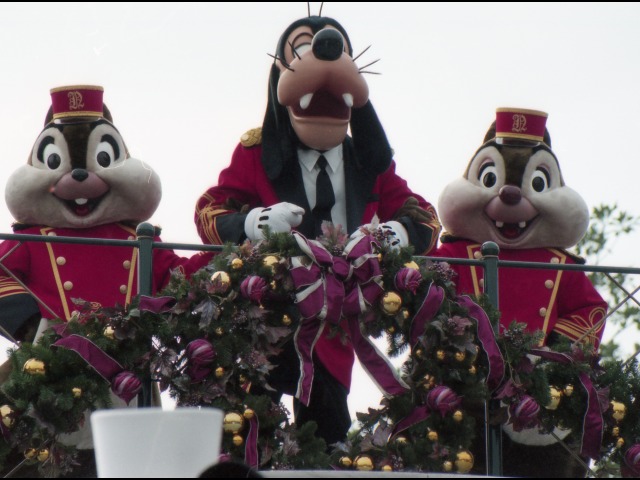 チップ、グーフィー、デール（クリスマス・ホリデー・イン・ニューヨーク）