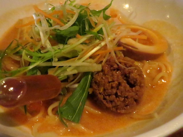 冷やし担担麺 アップ（ヴォルケイニア・レストラン）