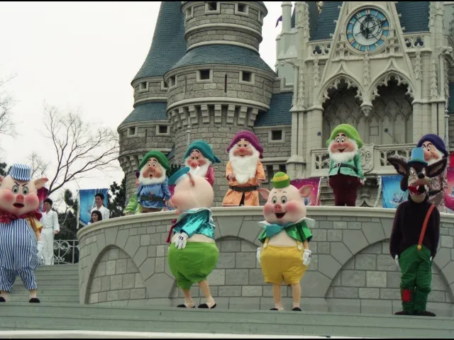 三匹の子ブタと七人のこびとチーム（リメンバー・ザ・ドリーム）