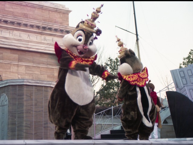 デールとチップ（ディズニー・リズム・オブ・ワールド）