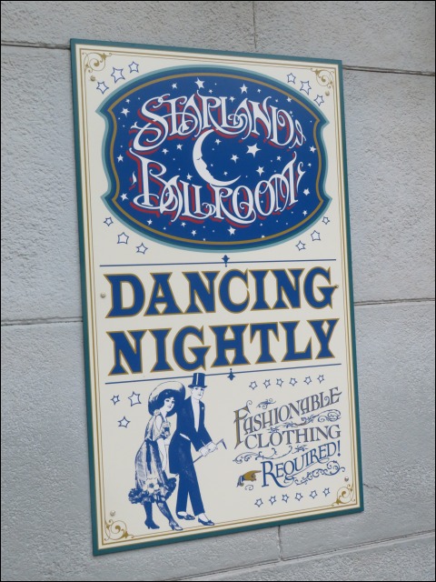 STARLAND BALLROOM DANCING NIGHTLY 張り紙（ブロードウェイ・ミュージックシアター）