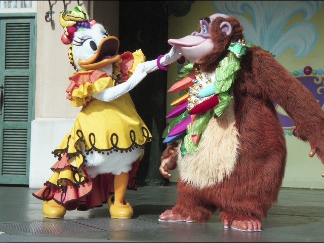 デイジーとキング・ルイ（ミッキーのアドベンチャーランド・マルディグラ）