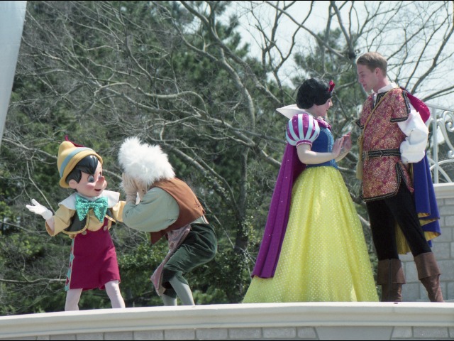 ピノキオ、ゼペット、白雪姫、王子（リメンバー・ザ・ドリーム）