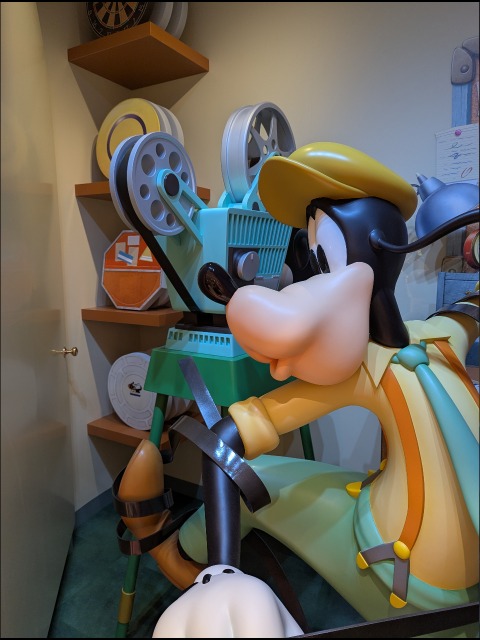 映写室のグーフィー（ディズニーストア）