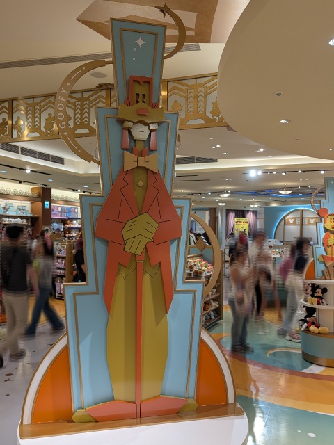 グーフィー像（ディズニーストア）