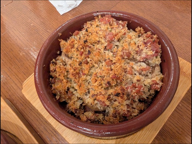 マッシュルームの香草パン粉焼き（バル・リカ・セルヴェッサ）