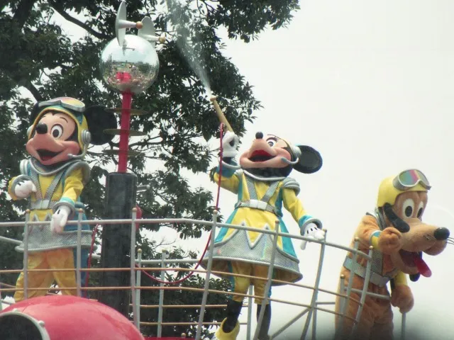 ミッキー、ミニー、プルート（バズ・ライトイヤー夏の大作戦）