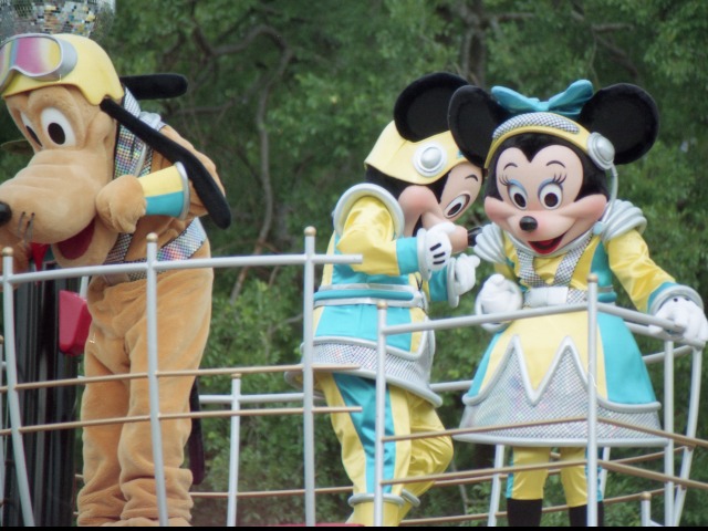 プルート、ミッキー、ミニー（バズ・ライトイヤー夏の大作戦）