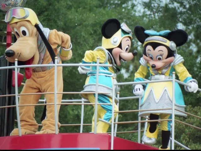 プルート、ミッキー、ミニー（バズ・ライトイヤー夏の大作戦）