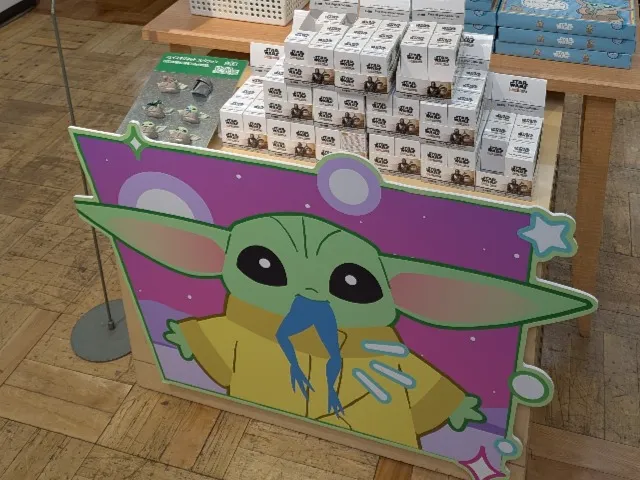 何か食べているヨーダ（Disney THE MARKET 2025）