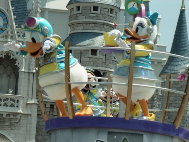 ドナルドとデイジー（バズ・ライトイヤー夏の大作戦）