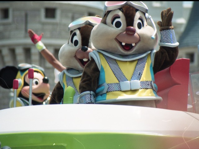ミッキー、チップ、デール（バズ・ライトイヤー夏の大作戦）