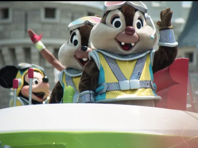 ミッキー、チップ、デール（バズ・ライトイヤー夏の大作戦）