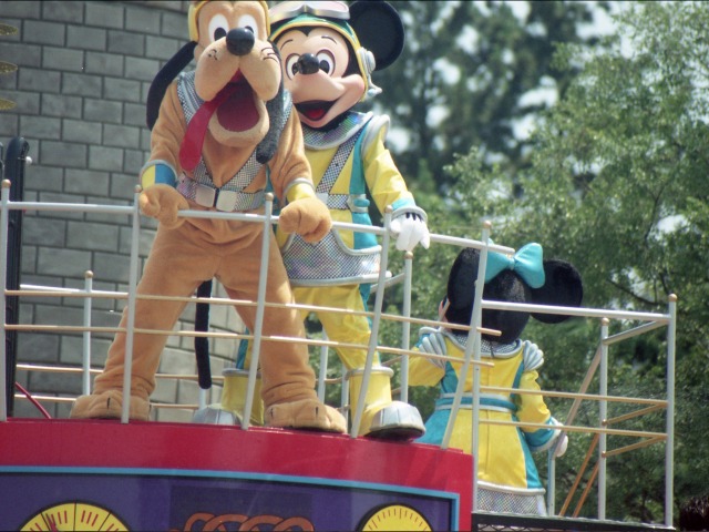 プルート、ミッキー（バズ・ライトイヤー夏の大作戦）