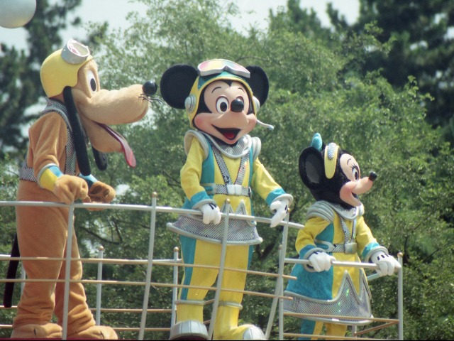 プルート、ミッキー、ミニー（バズ・ライトイヤー夏の大作戦）